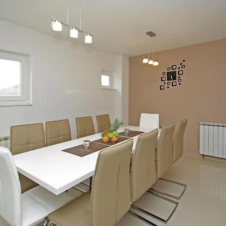 Holiday Home Zagvozd 05 펜션